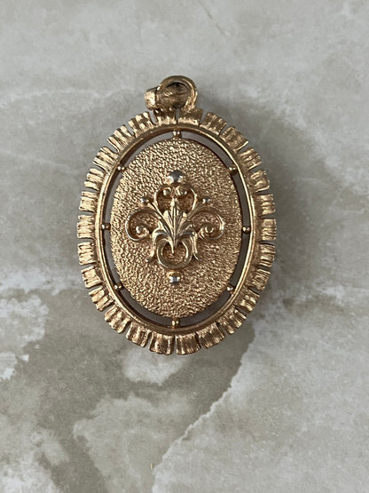 Large Oval Avon Cameo Pendant